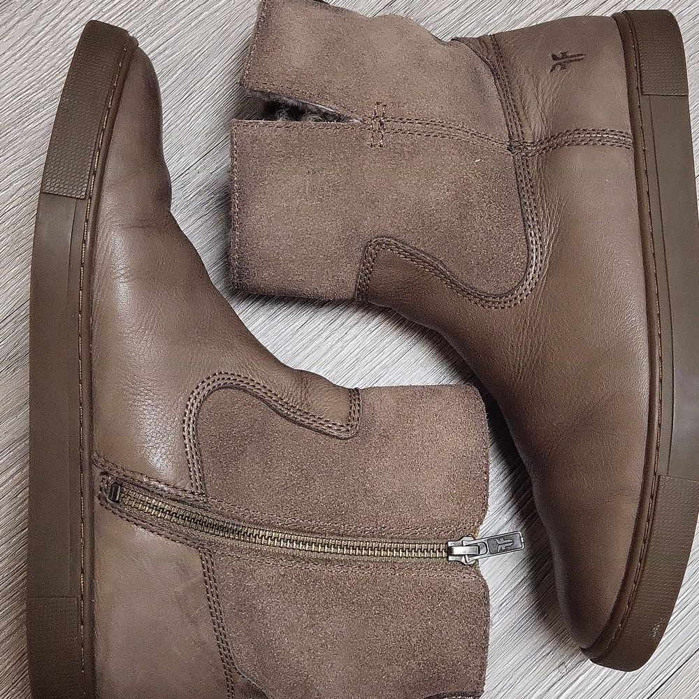 💛 FRYE Taupe‎ Leather Winter Ankle Boots with Rubber Sole. Size 7,5 - Picture 3 of 10